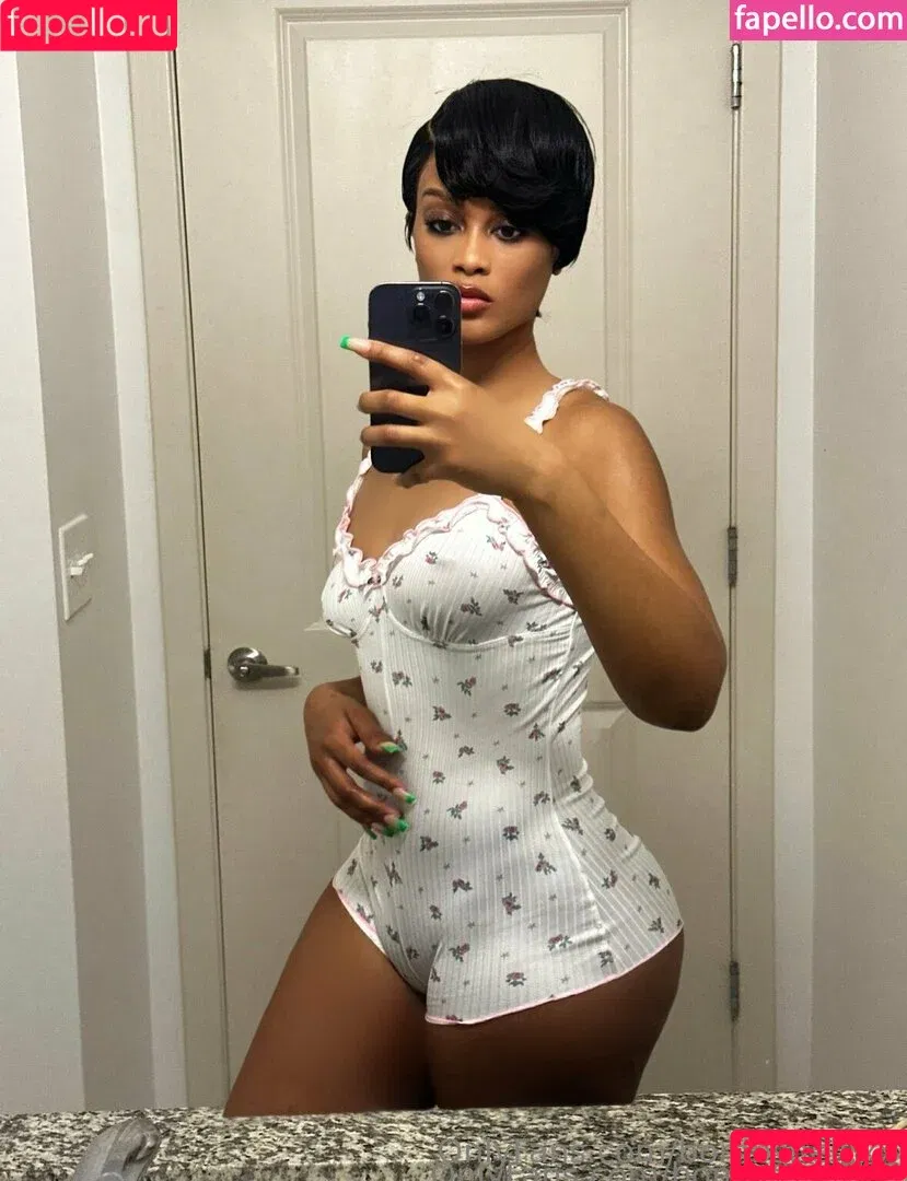 bombshell.xx / xx.bombshell Onlyfans Photo Gallery 