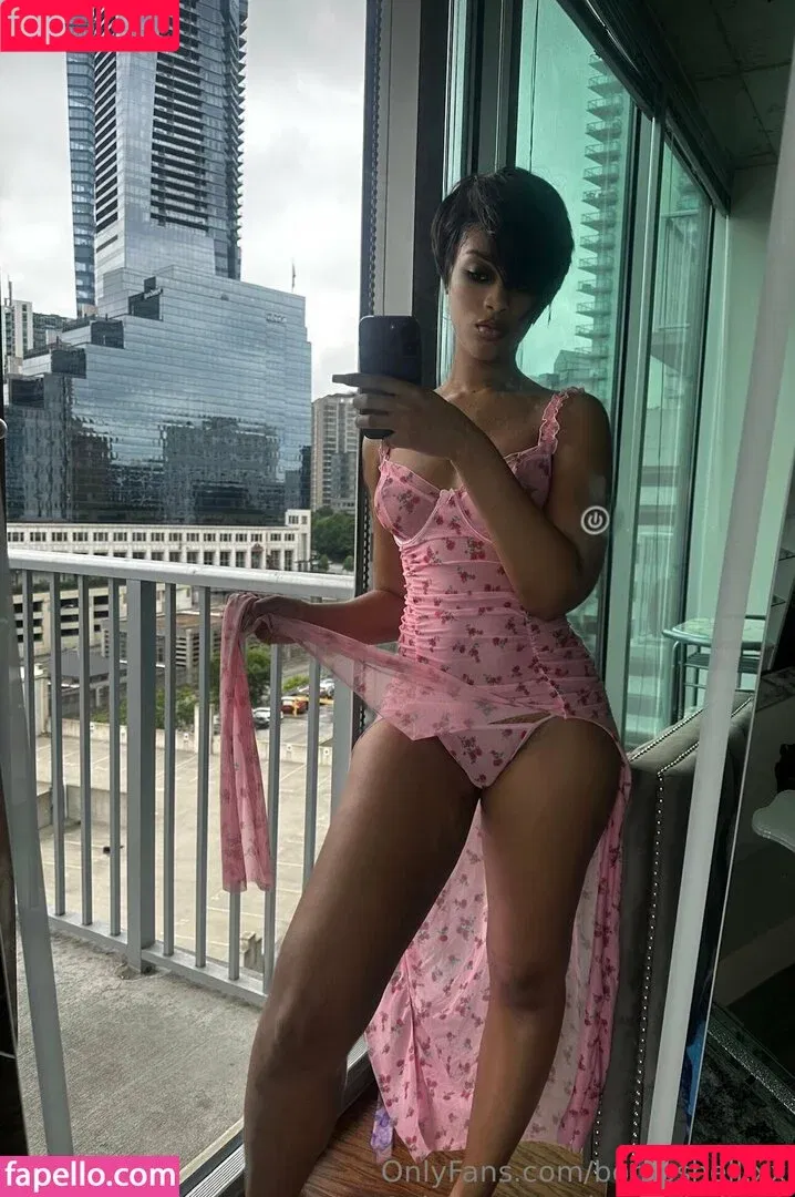 bombshell.xx / xx.bombshell Onlyfans Photo Gallery 