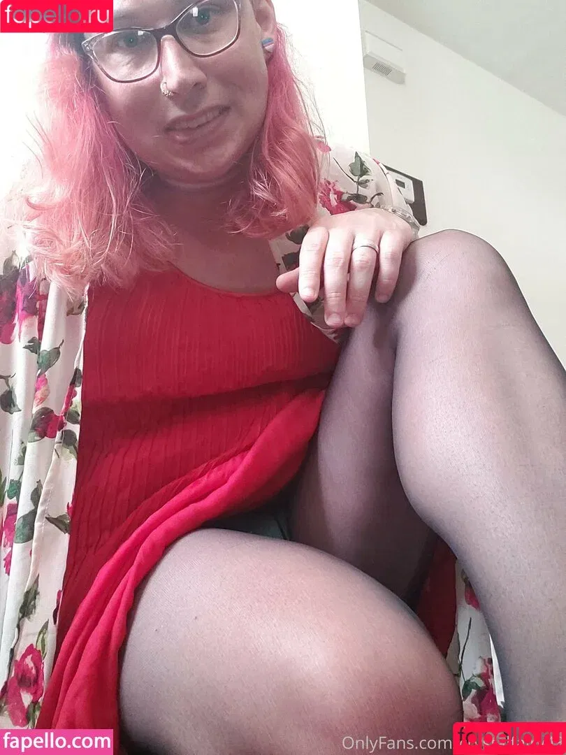 crystalfairy43 / fairlycrystal Onlyfans Photo Gallery 