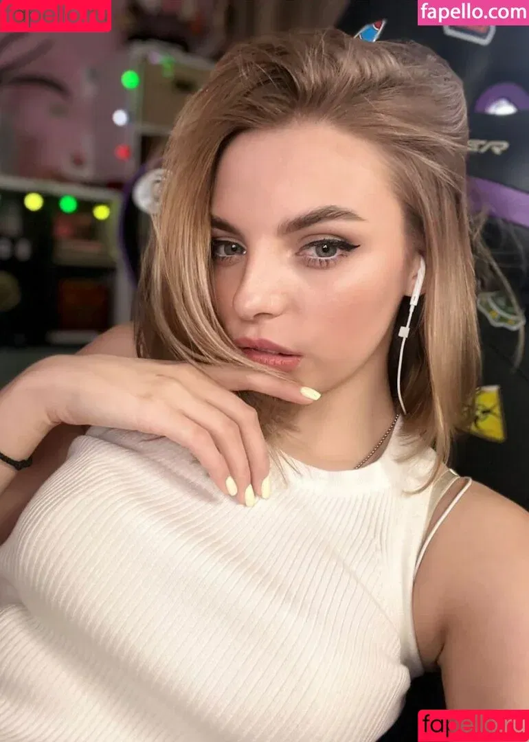 Busya18plus / busya18 Onlyfans Photo Gallery 