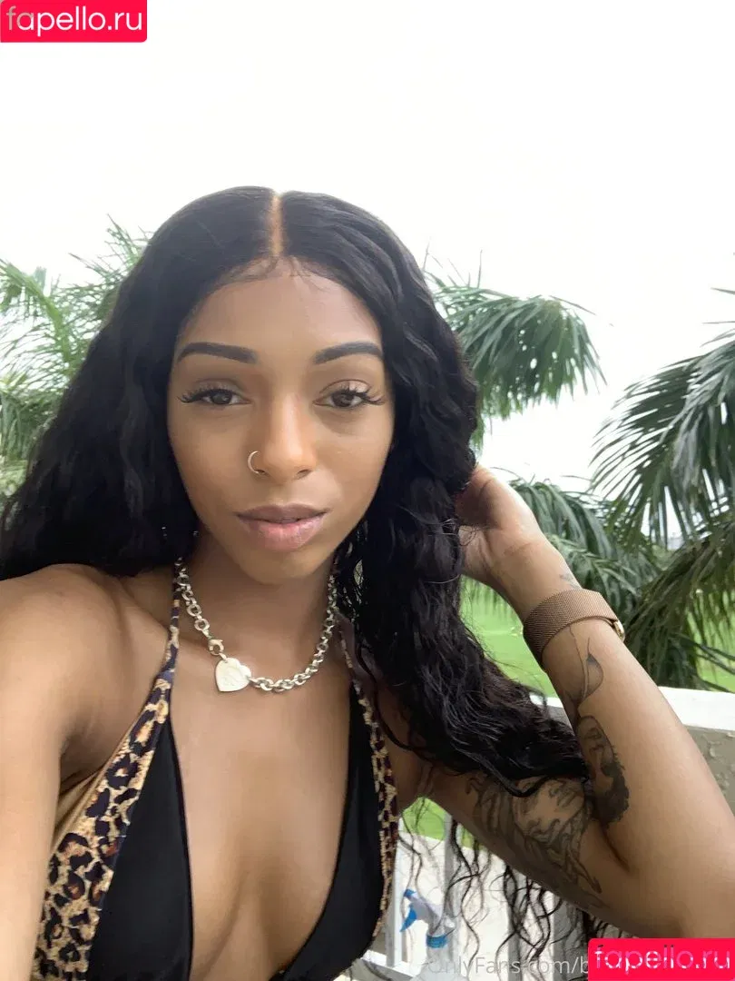 Briabackwoods / briabnbackwoods Onlyfans Photo Gallery 