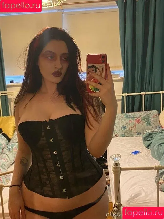 poorthing / poorthingsfilm Onlyfans Photo Gallery 