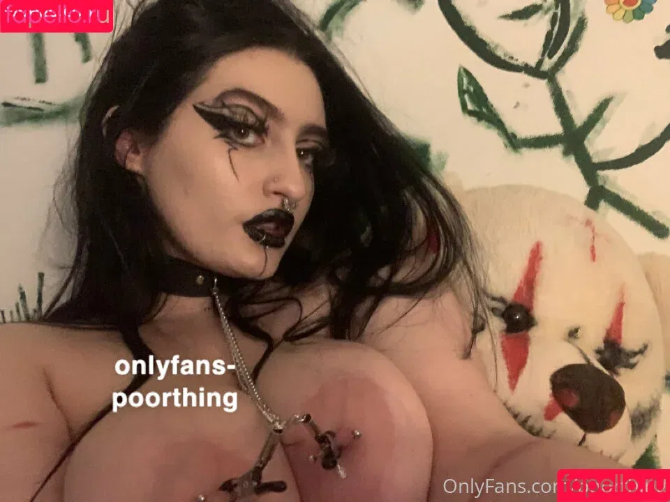 poorthing / poorthingsfilm Onlyfans Photo Gallery 