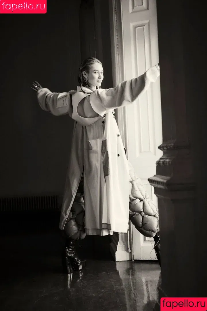 Olga Kurylenko / OlyaKurylenko / olgakurylenkoofficial / Ольга Куриленко Onlyfans Photo Gallery 