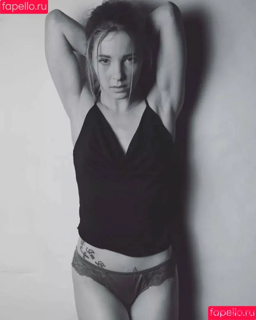 Nikki Van Deventer / nirva_nique / thenakidlady Onlyfans Photo Gallery 