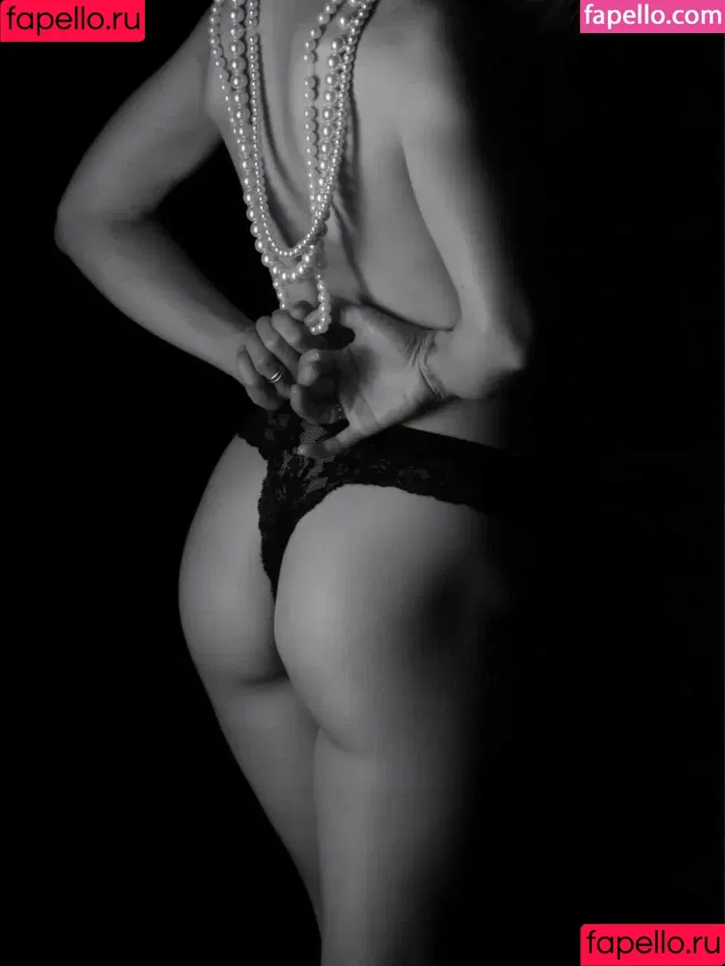 Nikki Van Deventer / nirva_nique / thenakidlady Onlyfans Photo Gallery 