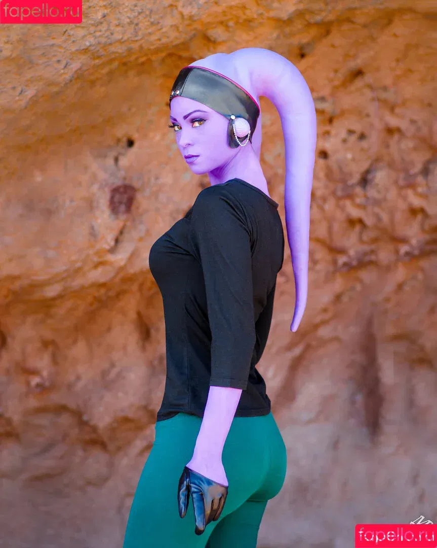 saramoni / saramonicosplay Onlyfans Photo Gallery 