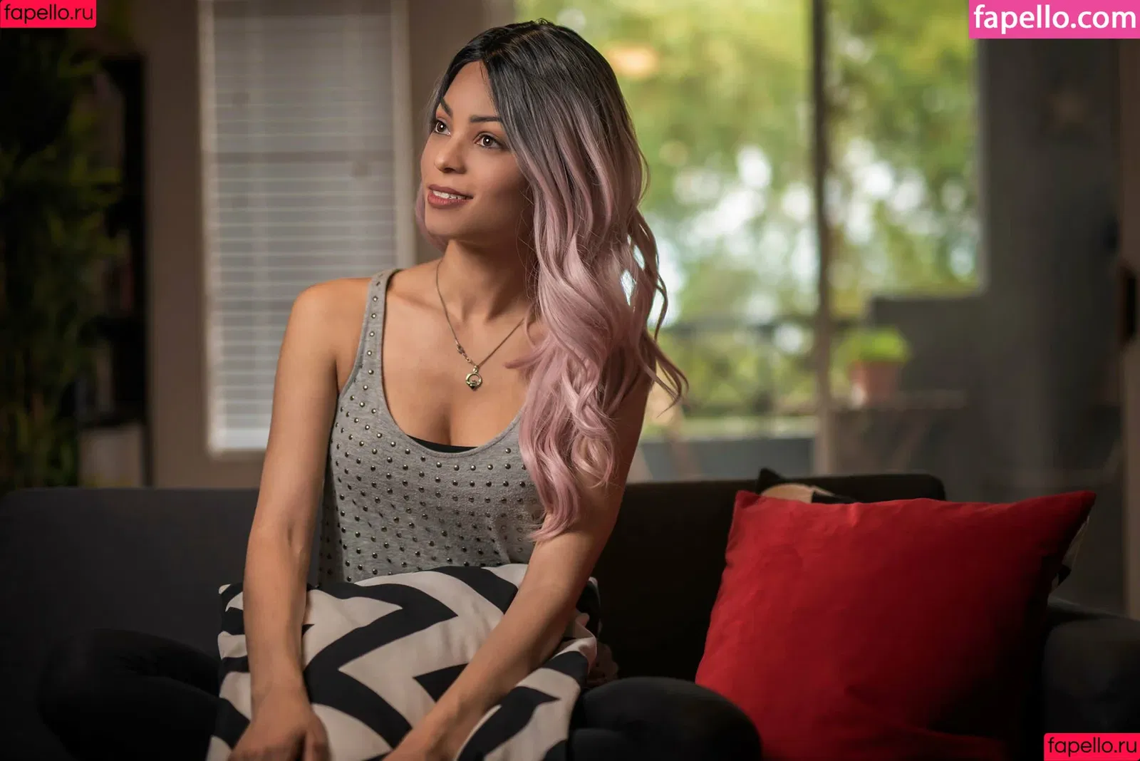 saramoni / saramonicosplay Onlyfans Photo Gallery 