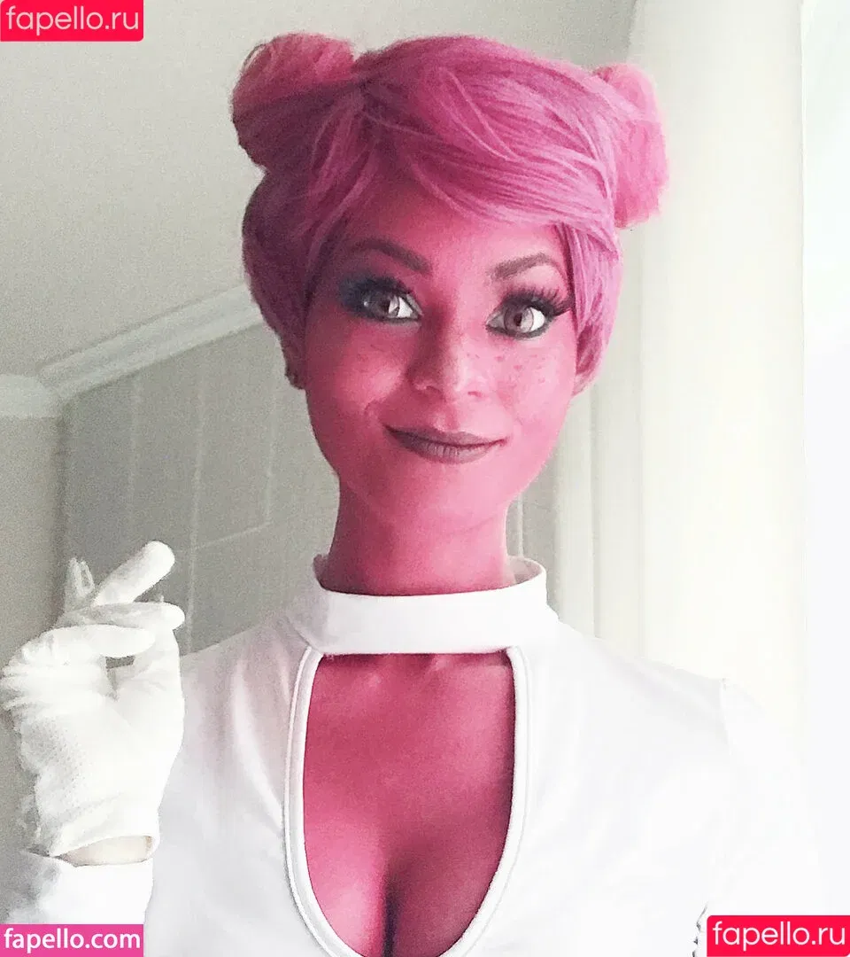 saramoni / saramonicosplay Onlyfans Photo Gallery 