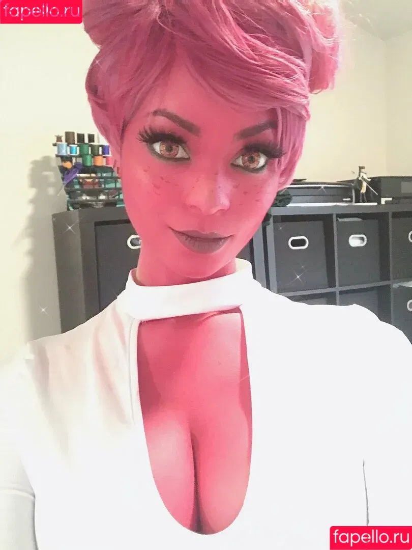 saramoni / saramonicosplay Onlyfans Photo Gallery 