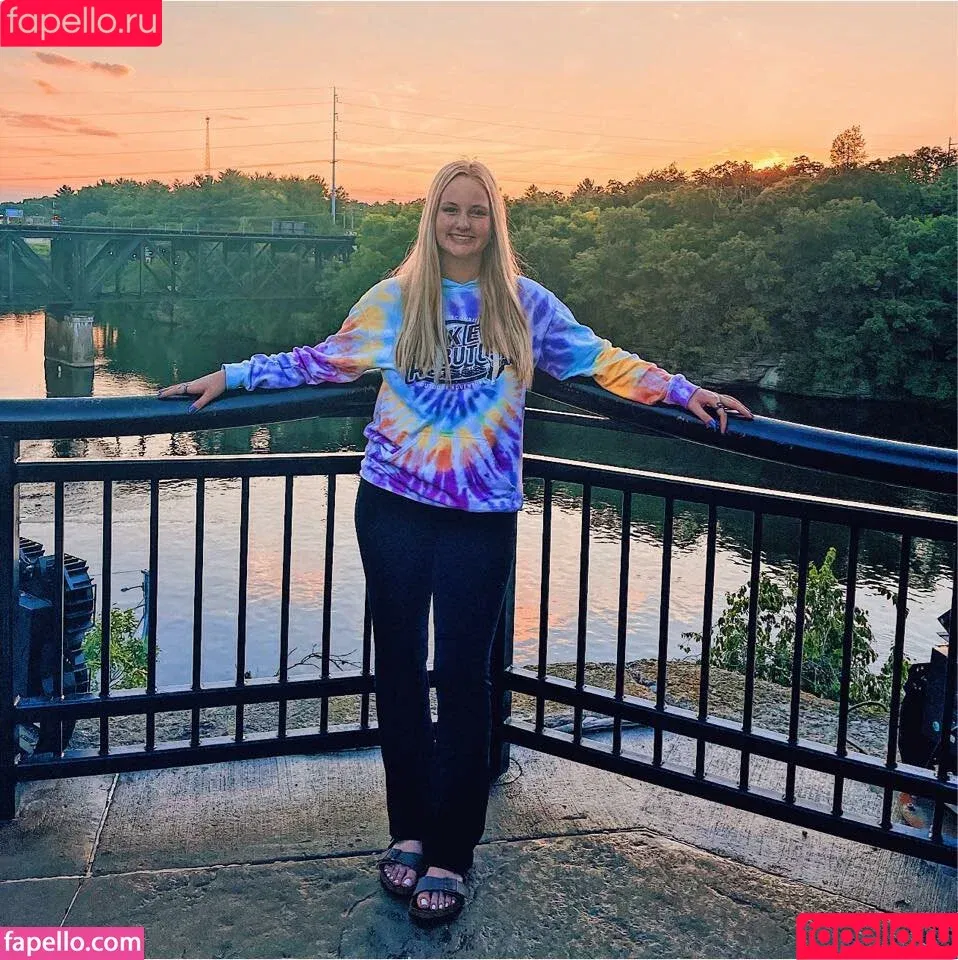 Anya Truax / anyatruax Onlyfans Photo Gallery 