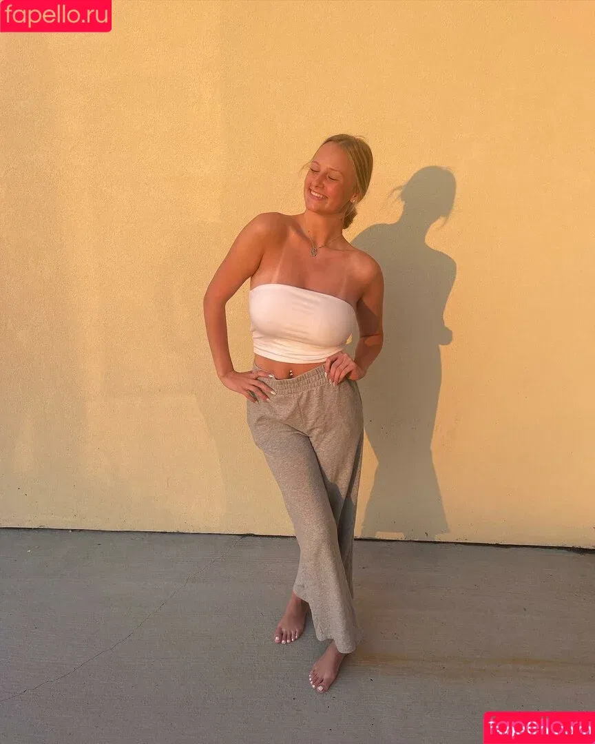 Anya Truax / anyatruax Onlyfans Photo Gallery 