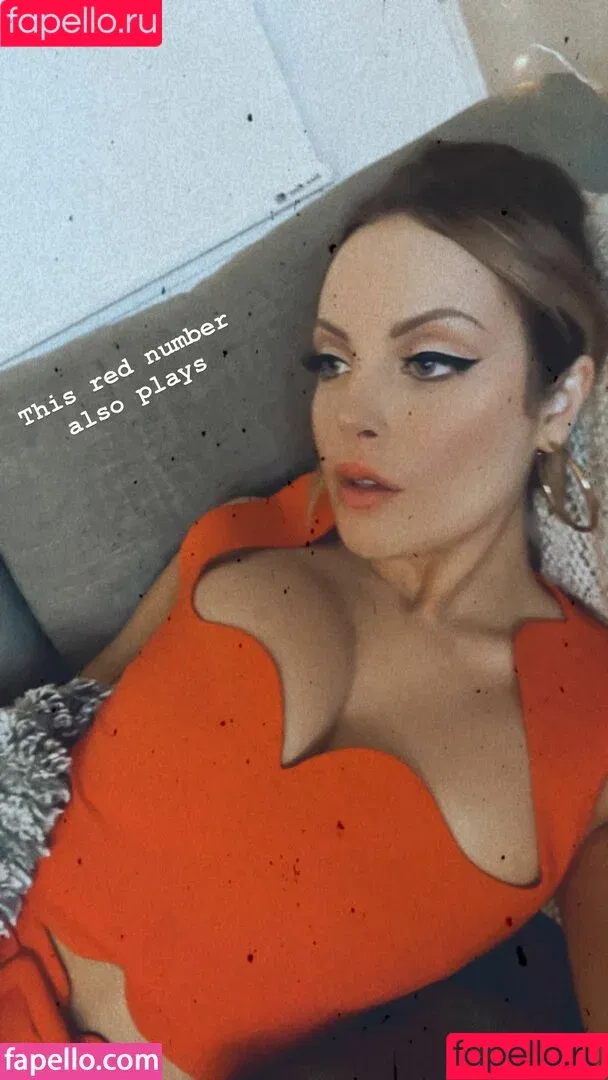 Elizabeth Gillies / ElizabethGilliesOfficial / LizGillies / lizgillz Onlyfans Photo Gallery 