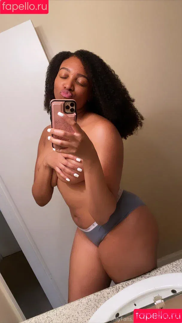 notbubbz / yagurlbubbles / yagurlbubblez Onlyfans Photo Gallery 