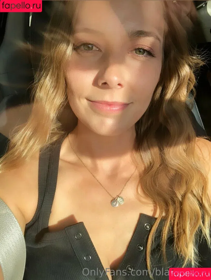 Blair / blairhollow / blairhollowcandles / hollowblair Onlyfans Photo Gallery 