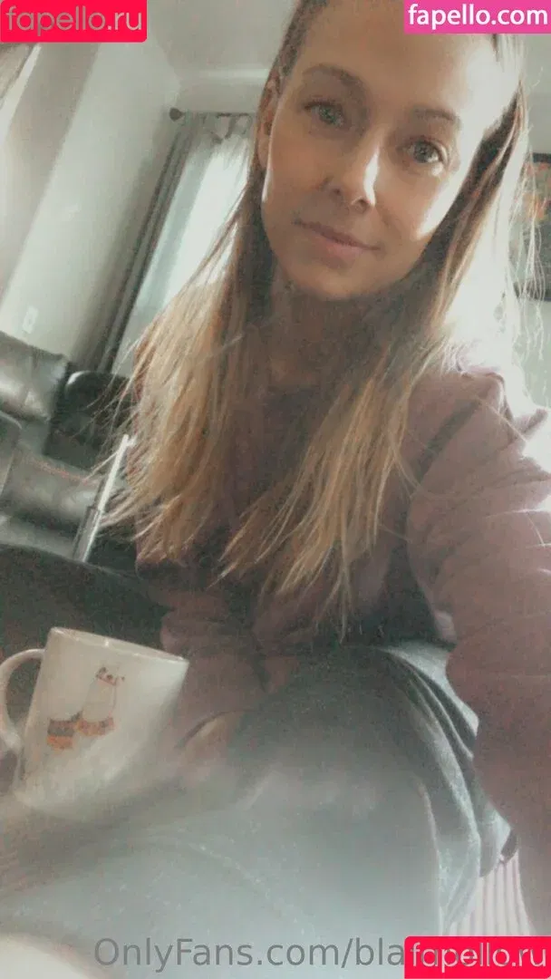 Blair / blairhollow / blairhollowcandles / hollowblair Onlyfans Photo Gallery 