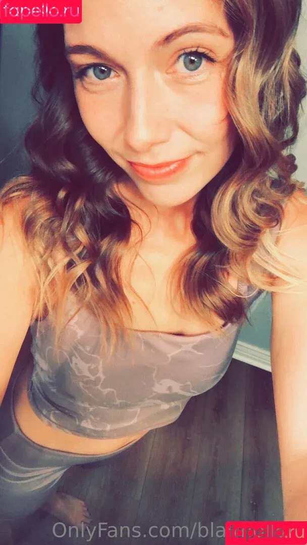 Blair / blairhollow / blairhollowcandles / hollowblair Onlyfans Photo Gallery 