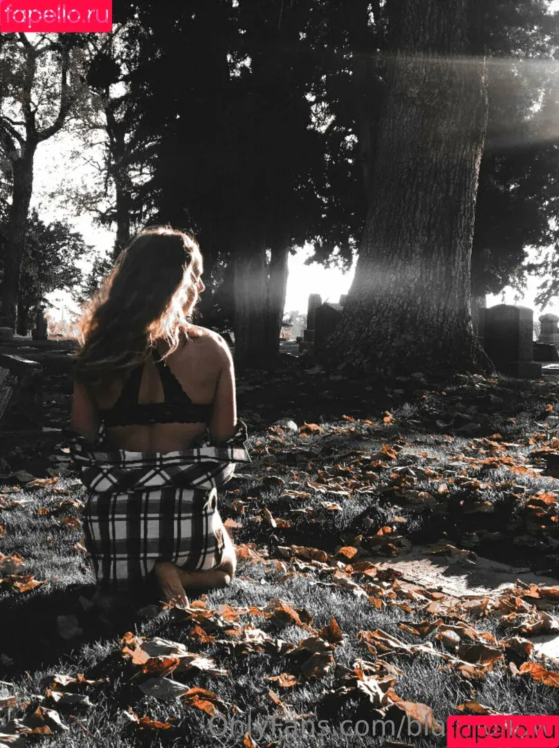 Blair / blairhollow / blairhollowcandles / hollowblair Onlyfans Photo Gallery 