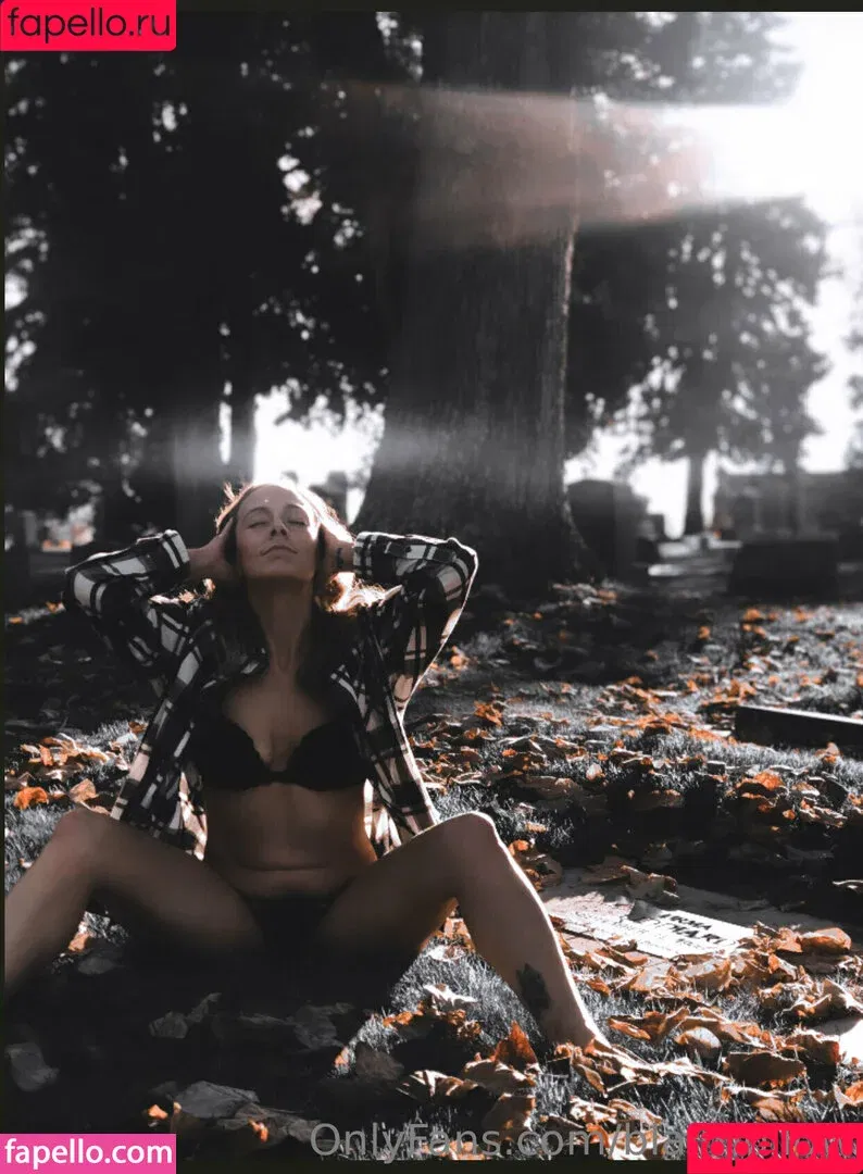 Blair / blairhollow / blairhollowcandles / hollowblair Onlyfans Photo Gallery 