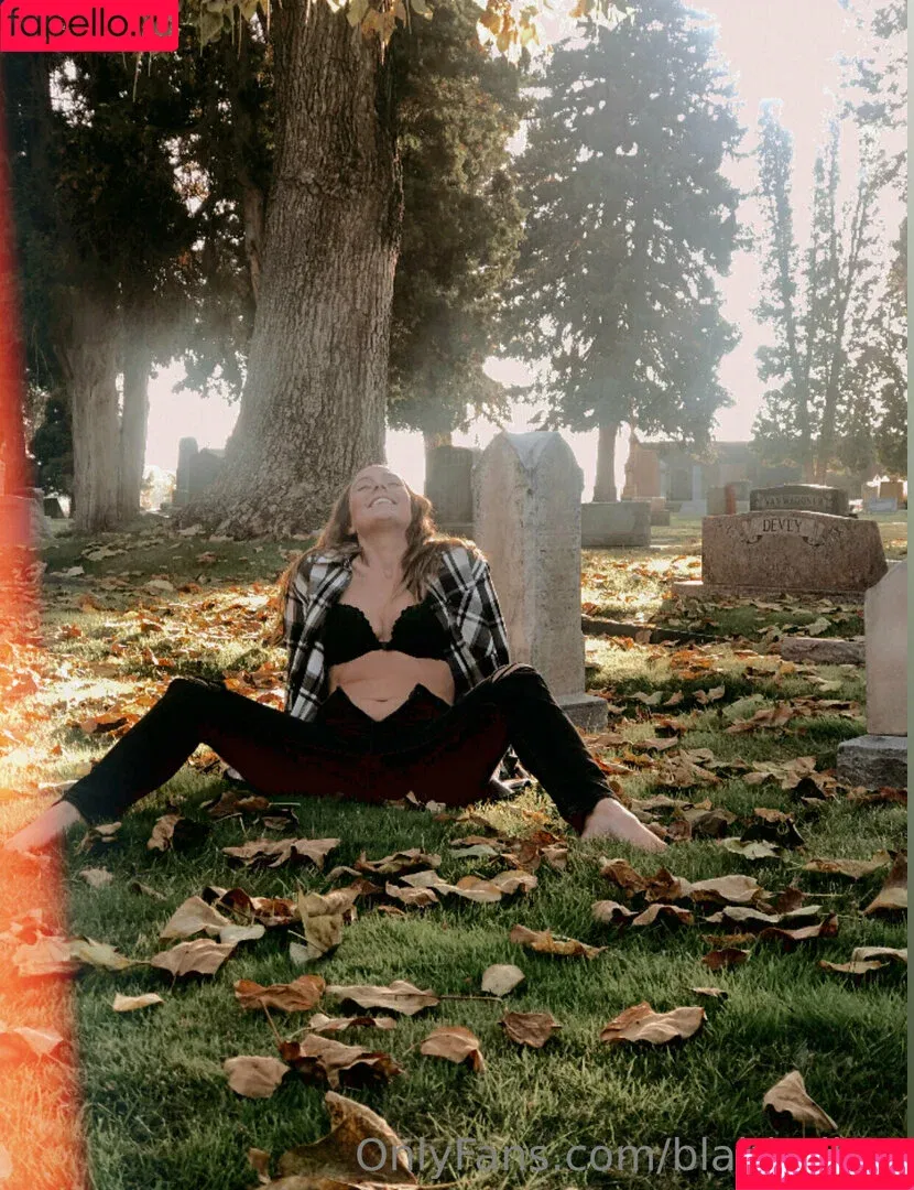 Blair / blairhollow / blairhollowcandles / hollowblair Onlyfans Photo Gallery 