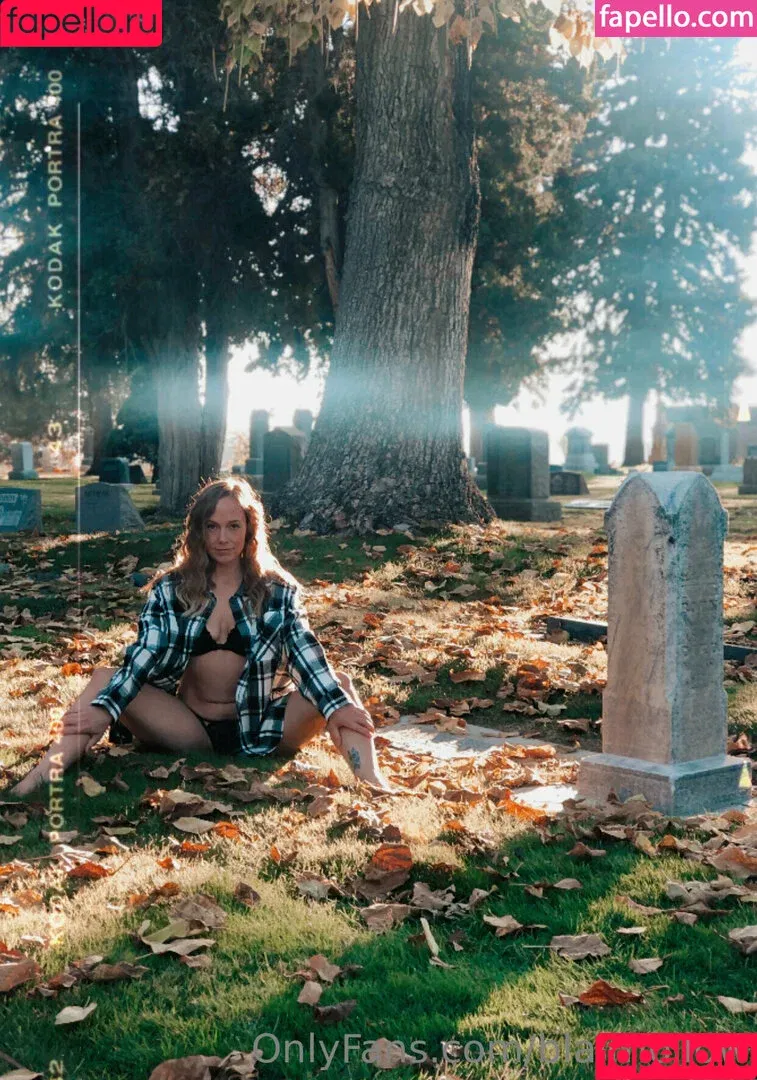 Blair / blairhollow / blairhollowcandles / hollowblair Onlyfans Photo Gallery 