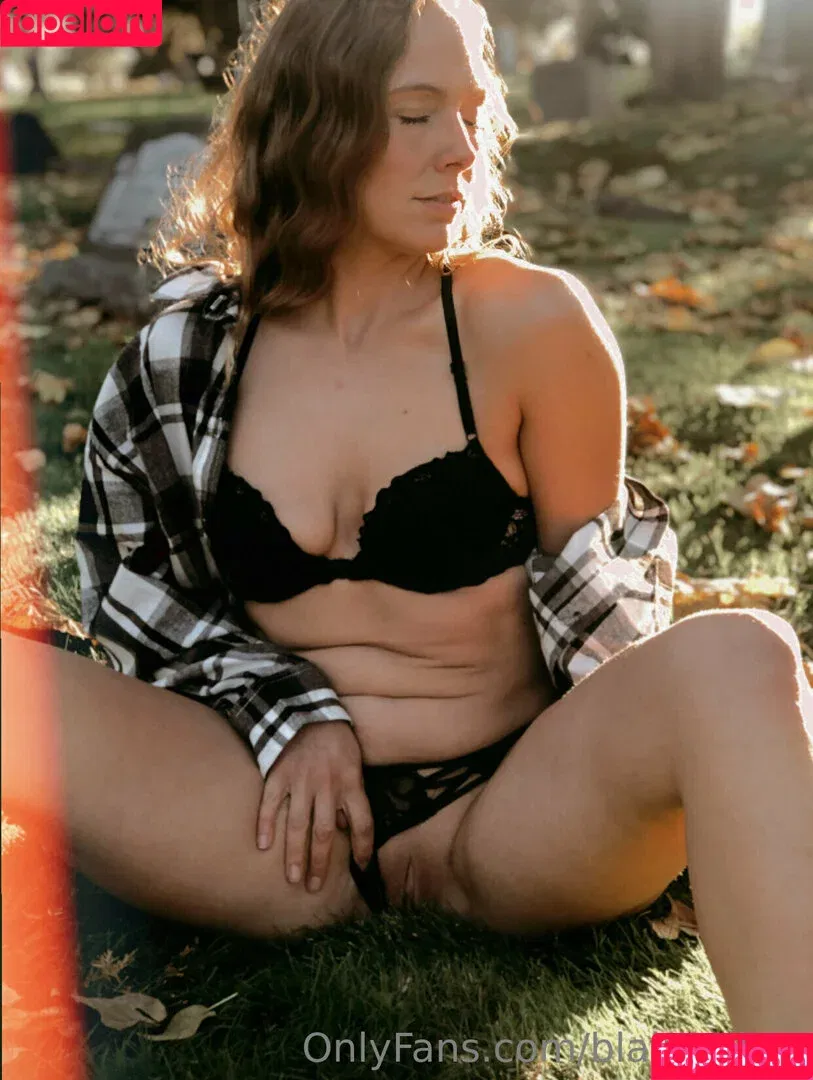 Blair / blairhollow / blairhollowcandles / hollowblair Onlyfans Photo Gallery 