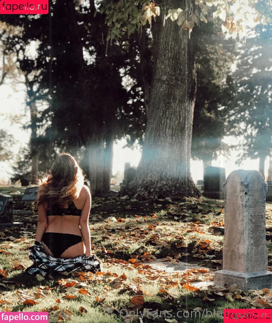 Blair / blairhollow / blairhollowcandles / hollowblair Onlyfans Photo Gallery 