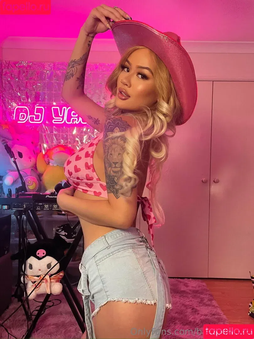 DJ Melissa Grace / baby.emgee / sliceofmell Onlyfans Photo Gallery 