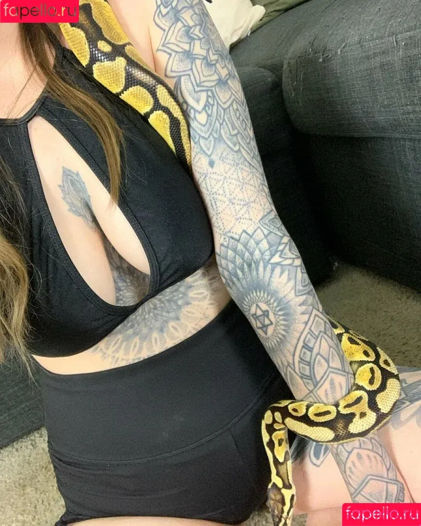 Kat Edwards / katedwardsxx Onlyfans Photo Gallery 