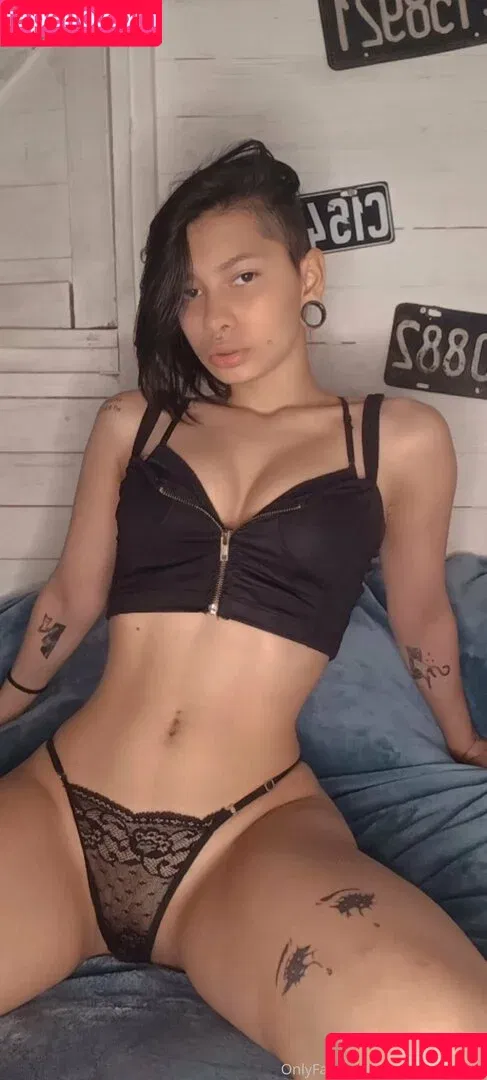 Meg Vicious / toohotnetflix Onlyfans Photo Gallery 