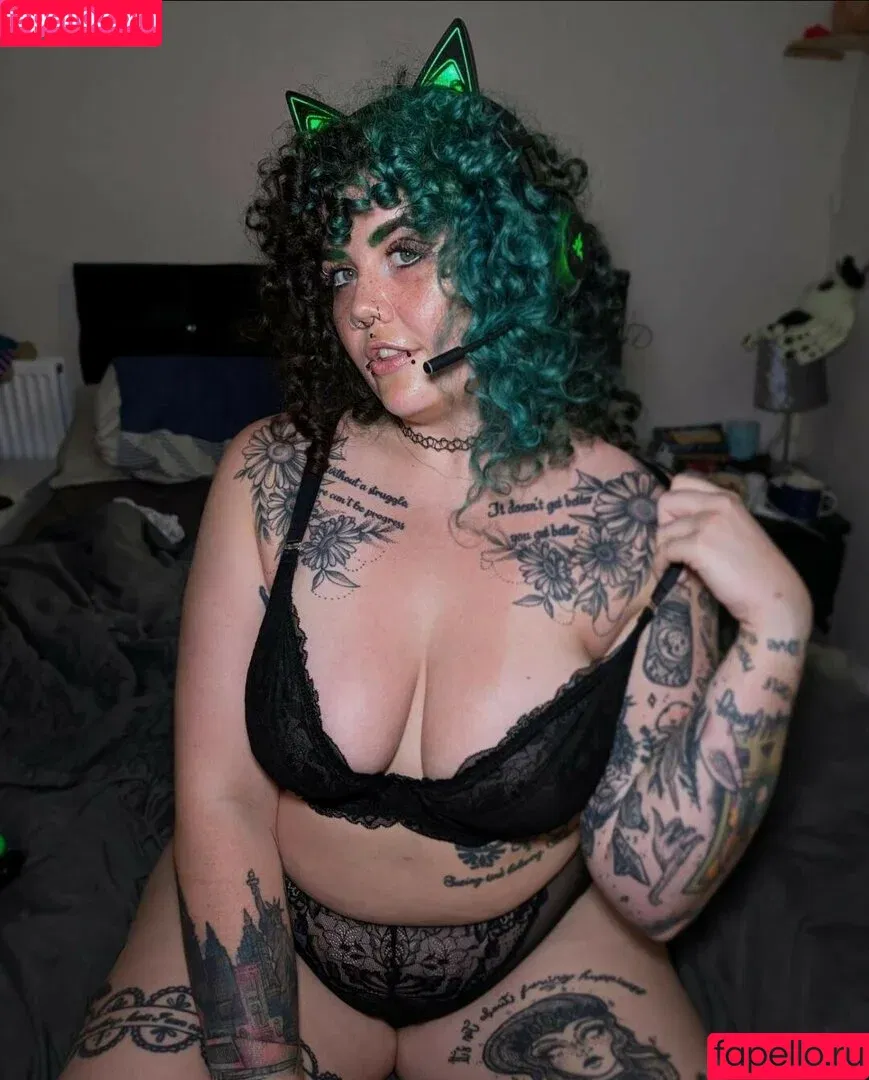 Painfullypoppunk / thepinkpurge Onlyfans Photo Gallery 