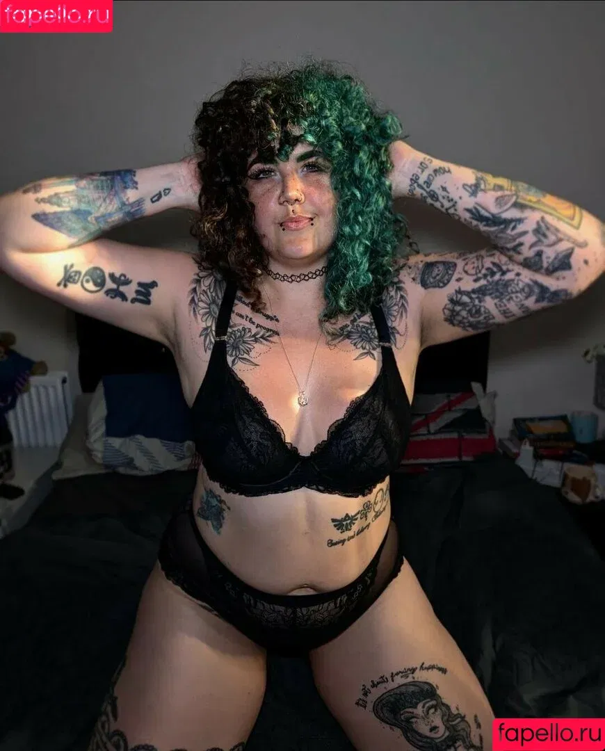 Painfullypoppunk / thepinkpurge Onlyfans Photo Gallery 