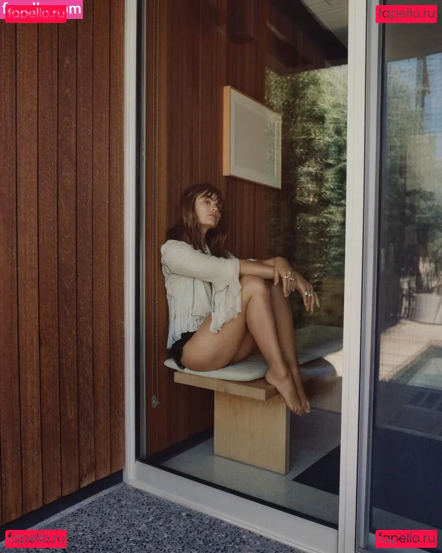 Lucy Hale Onlyfans Photo Gallery 