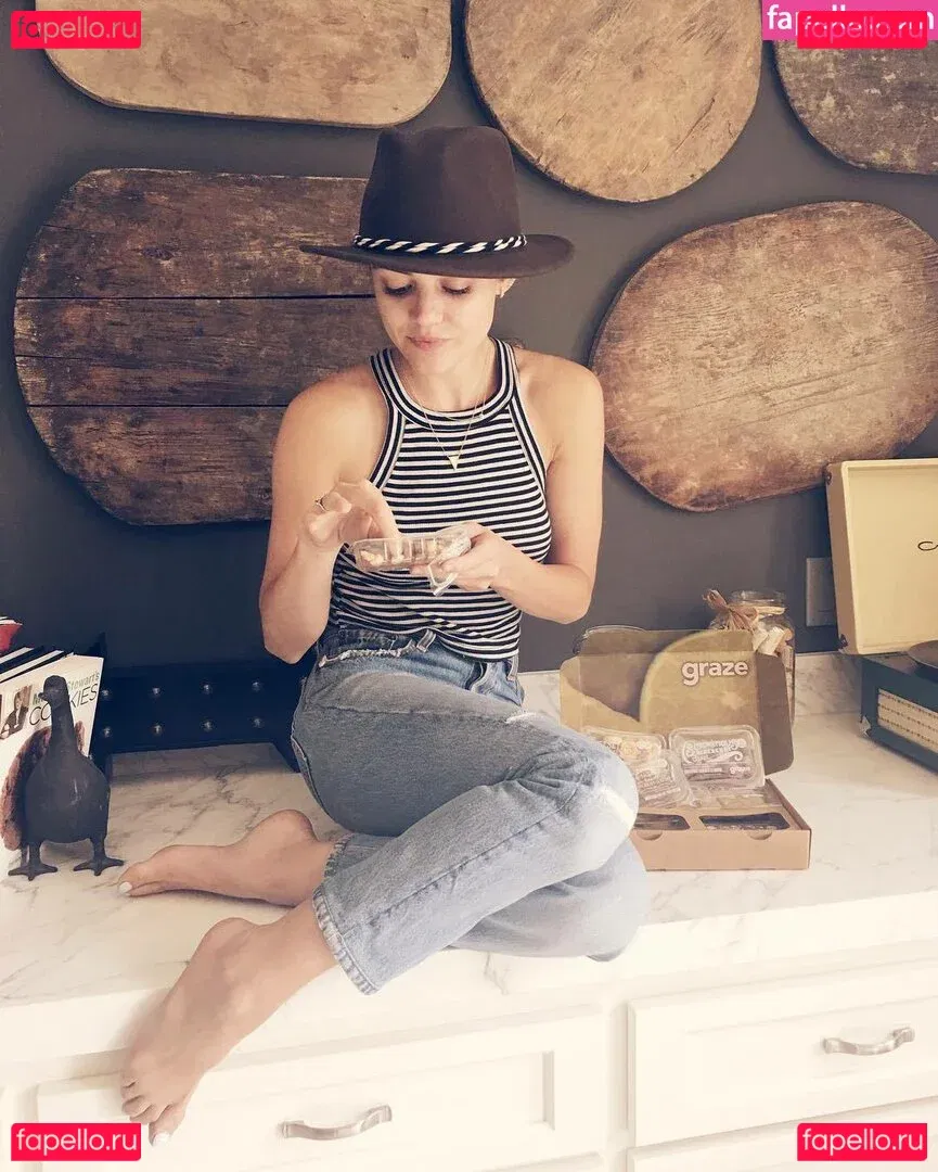 Lucy Hale Onlyfans Photo Gallery 