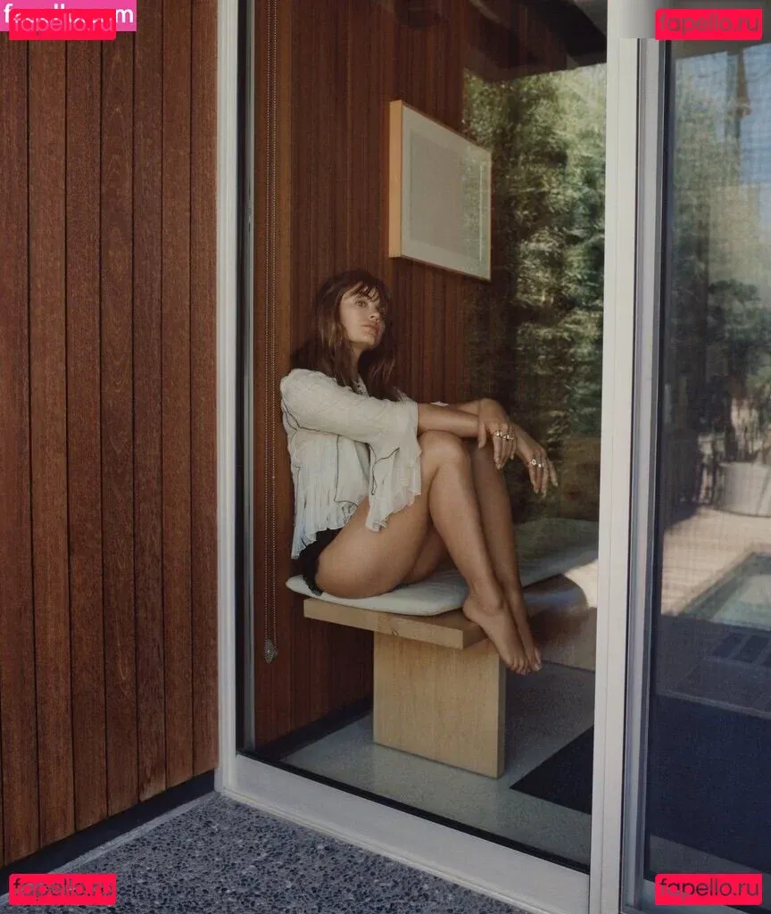 Lucy Hale Onlyfans Photo Gallery 