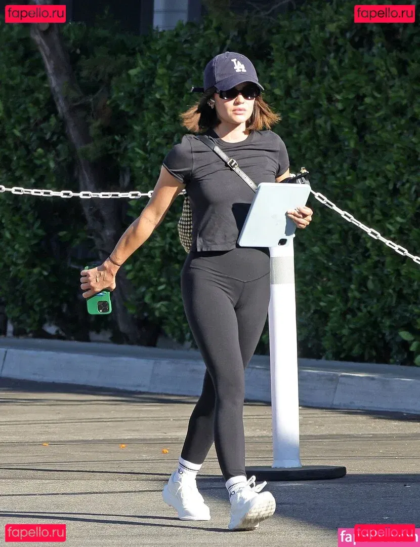 Lucy Hale Onlyfans Photo Gallery 