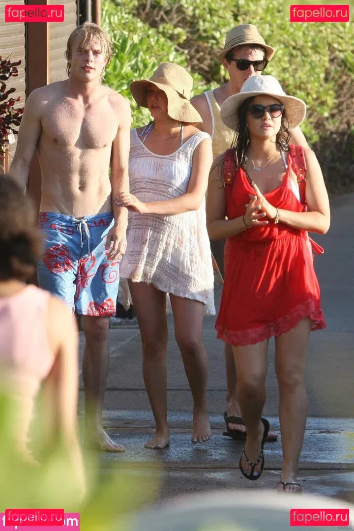 Lucy Hale Onlyfans Photo Gallery 