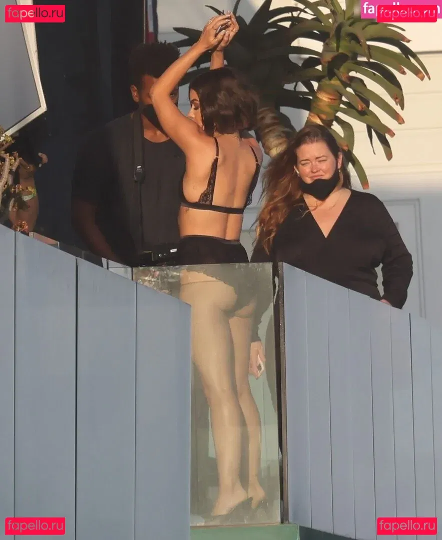 Lucy Hale Onlyfans Photo Gallery 