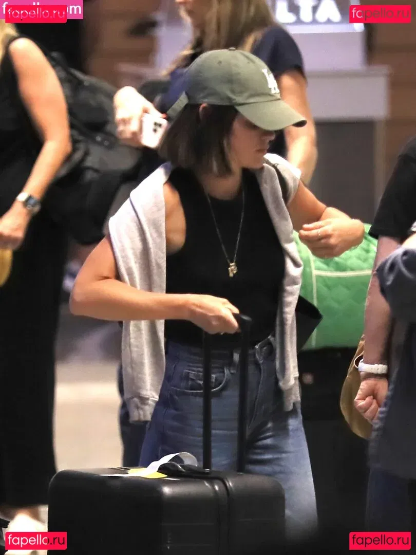 Lucy Hale Onlyfans Photo Gallery 