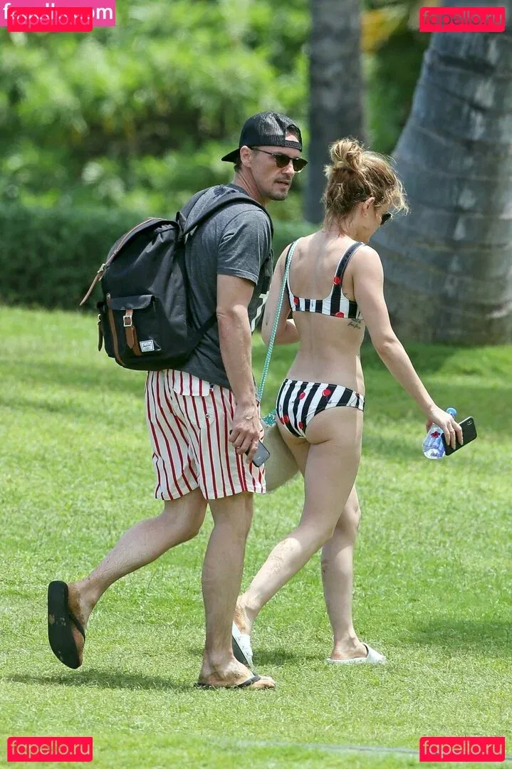 Lucy Hale Onlyfans Photo Gallery 