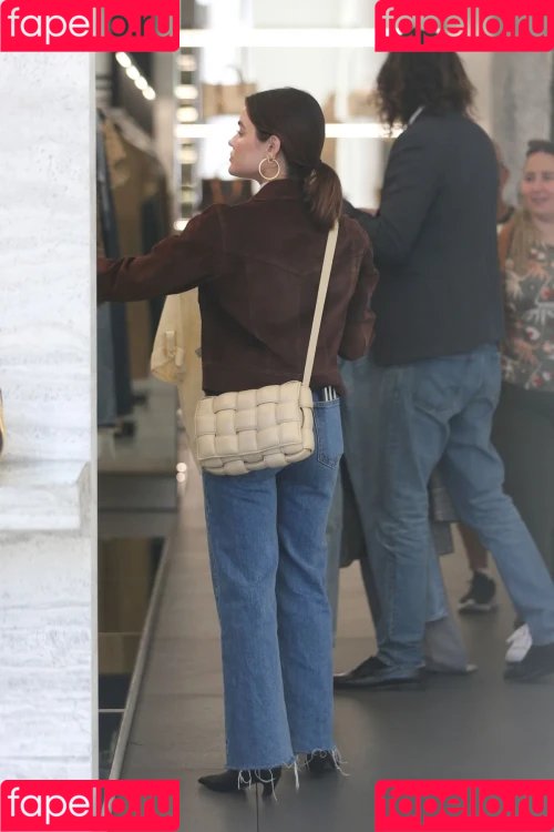 Lucy Hale Onlyfans Photo Gallery 