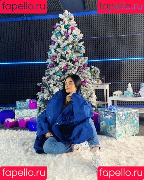 Lucy Hale Onlyfans Photo Gallery 