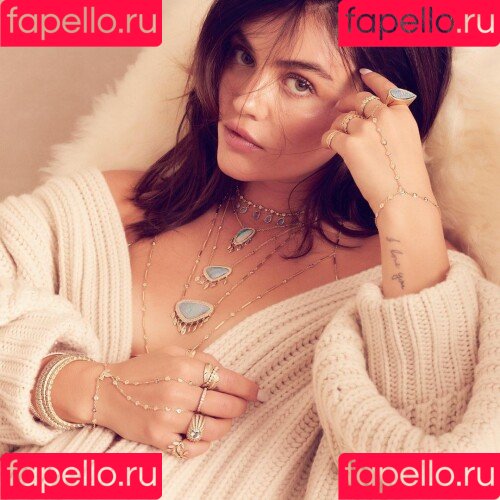 Lucy Hale Onlyfans Photo Gallery 