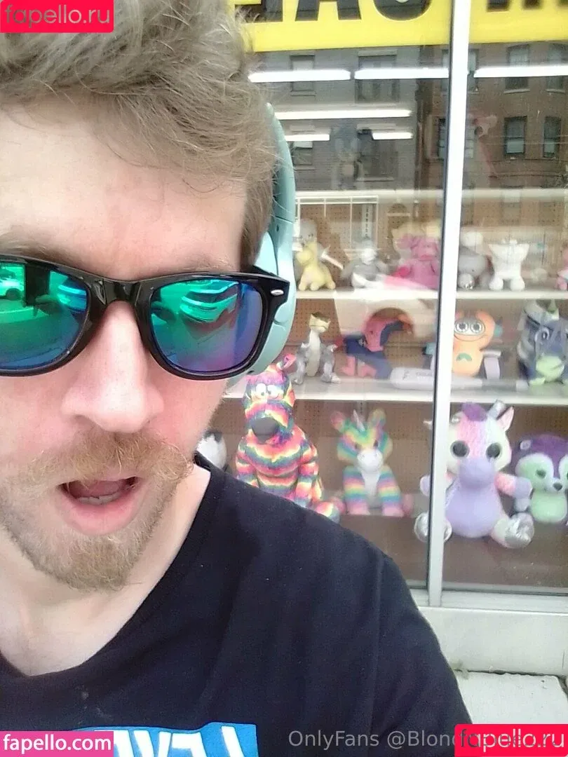 blondieblue22 / blondnblue222 Onlyfans Photo Gallery 