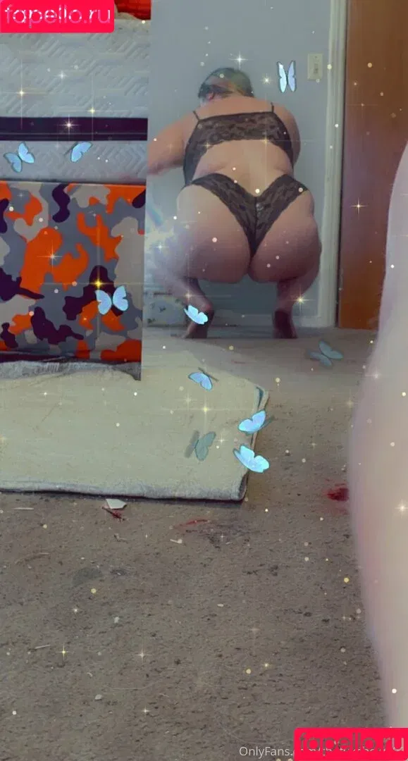 hellotitty420_ / thicctitty420 Onlyfans Photo Gallery 