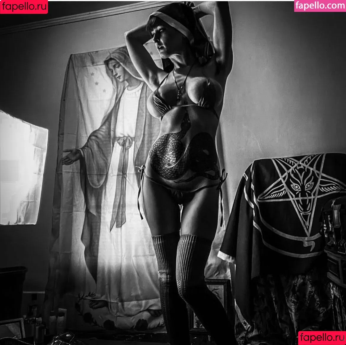 SilentMary / maryharutyunian / silentmary666 Onlyfans Photo Gallery 