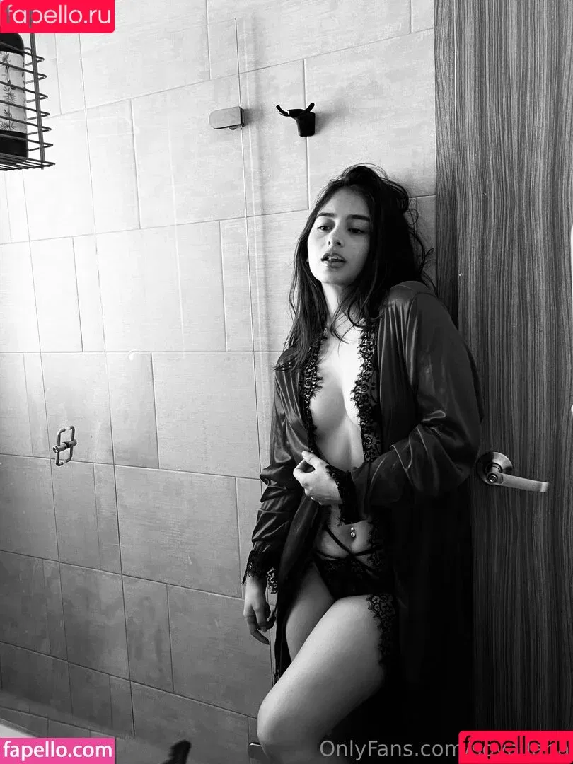 soyailana Onlyfans Photo Gallery 