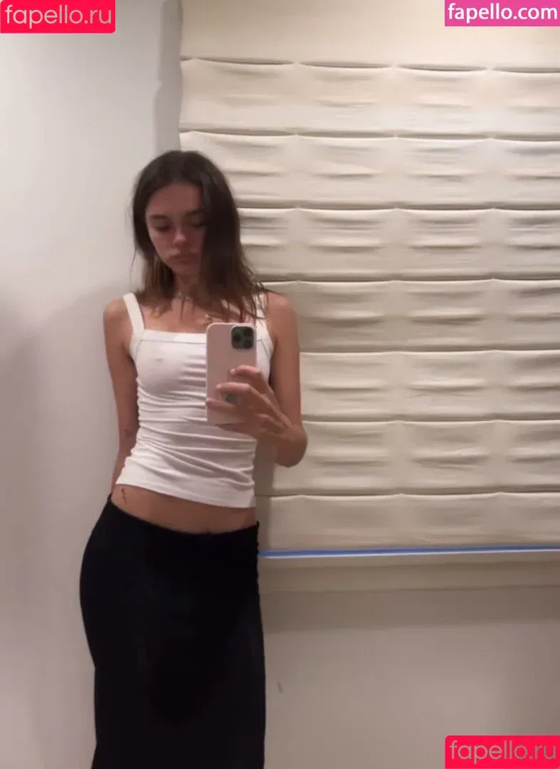 Charlotte Lawrence / charlottelawr / charlotteslawrence Onlyfans Photo Gallery 