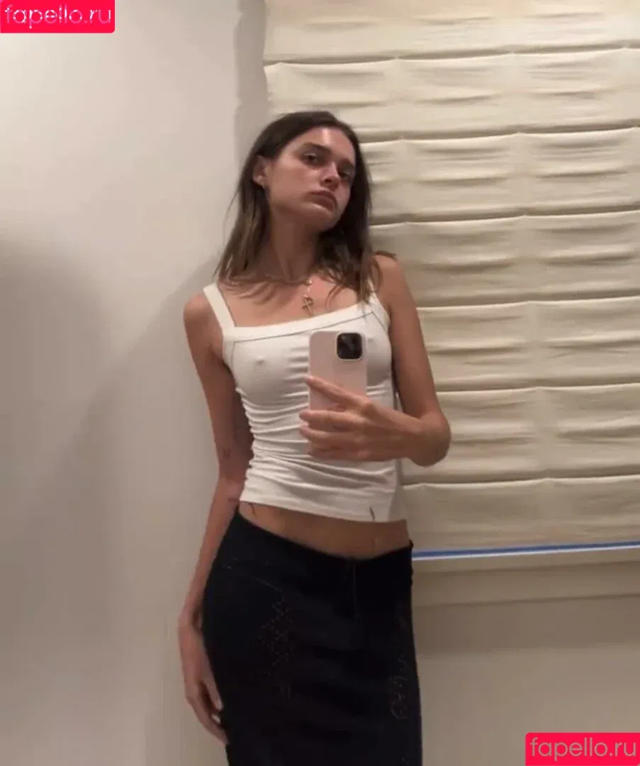 Charlotte Lawrence / charlottelawr / charlotteslawrence Onlyfans Photo Gallery 