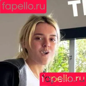 Charlotte Lawrence / charlottelawr / charlotteslawrence Onlyfans Photo Gallery 